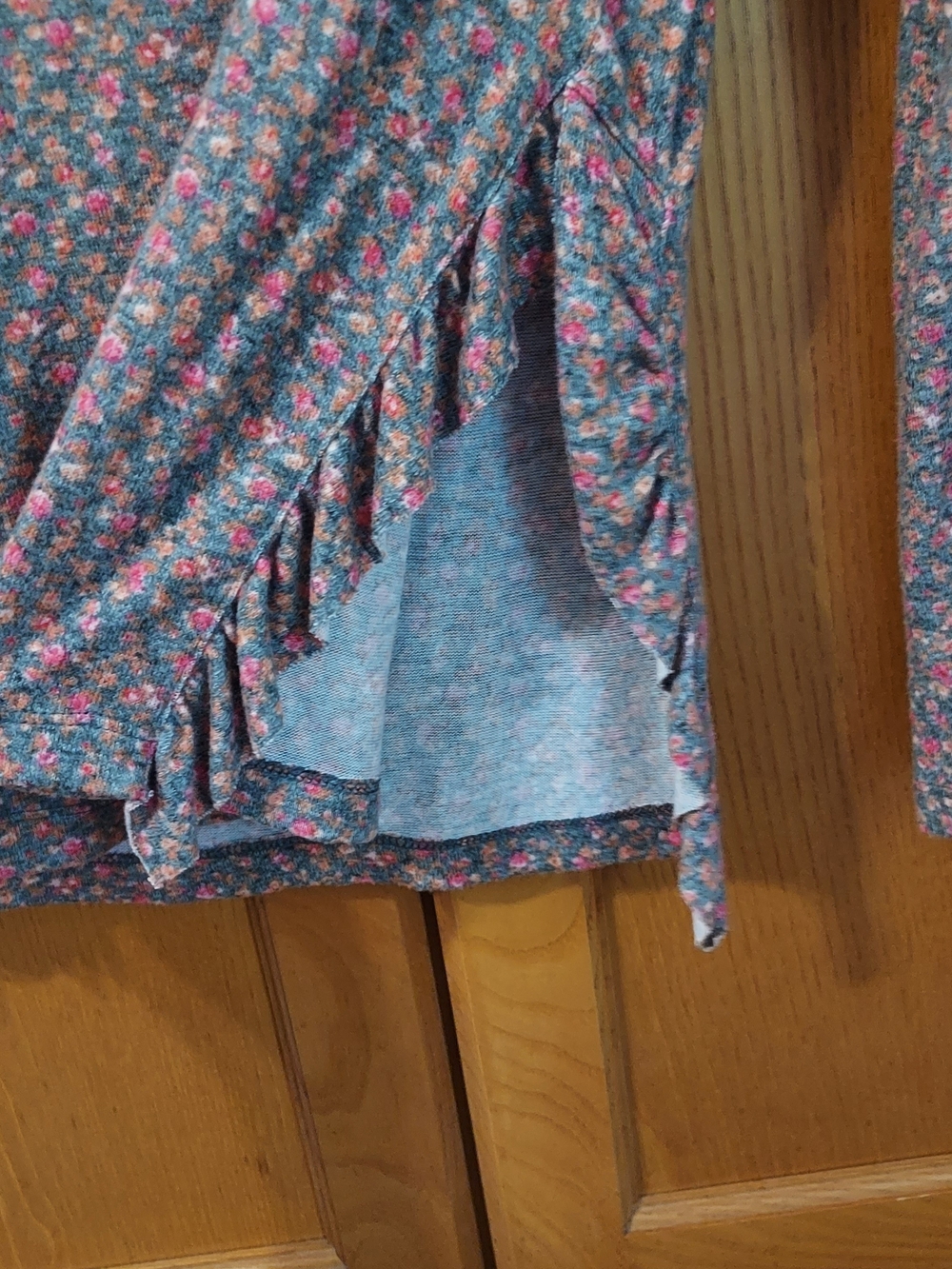 Lauren Conrad Floral LS with Side Ruffle - Picture 2 of 4